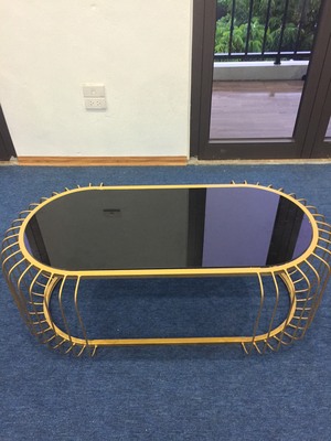 BÀN BẦU DỤC VÀNG MẶT KÍNH_640b8f2d5495b.jpeg