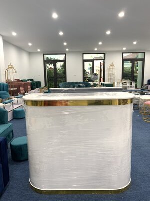 BÀN QUẦY CONG ĐAI VÀNG TRƠN_640b8fab750ed.jpeg