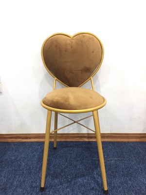 GHẾ TRÁI TIM CÓ TỰA_640b8e0f1a1a0.jpeg